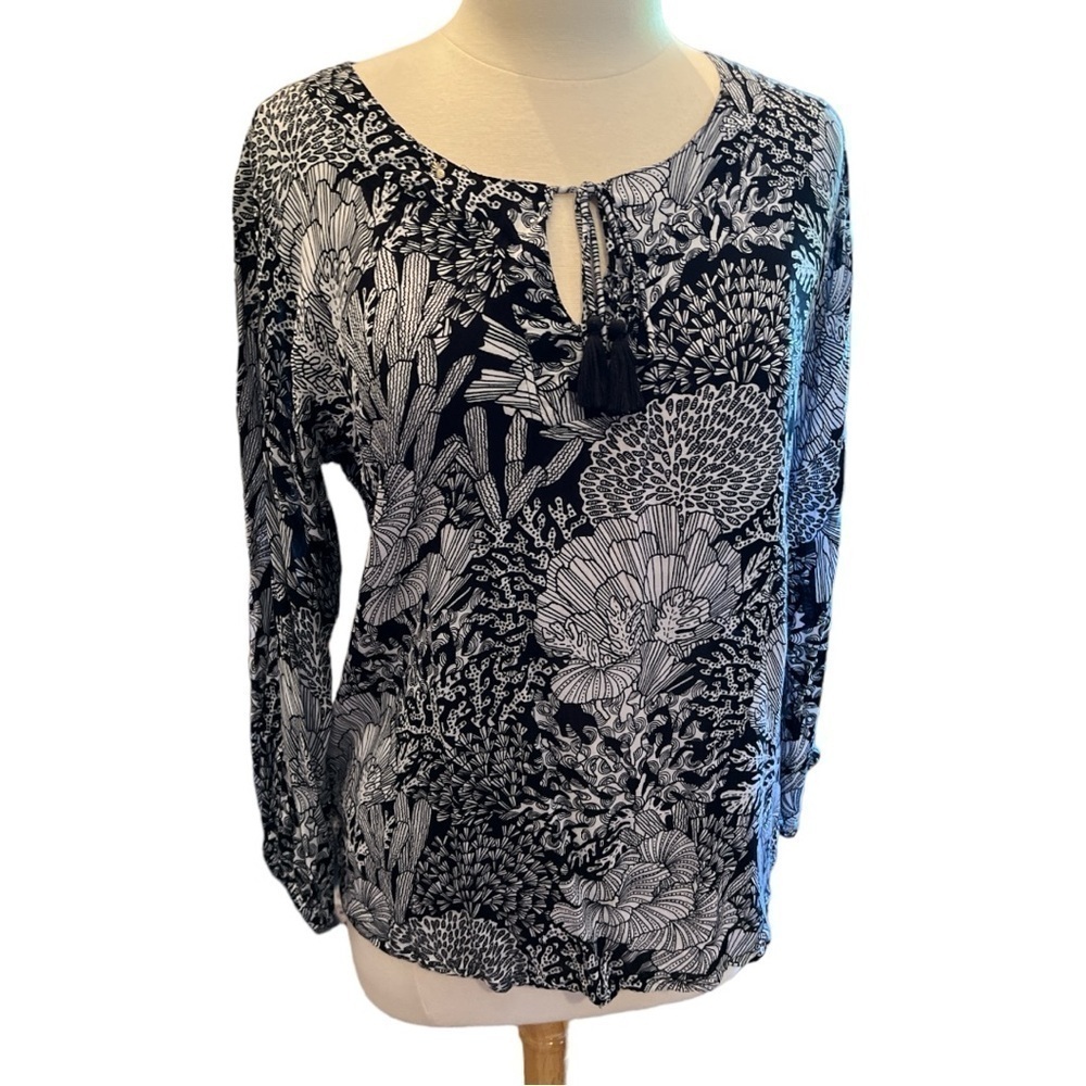 Pineapples Lightweight Long sleeve Top Tassel Tie Front Size Small​​​​​​​​​​